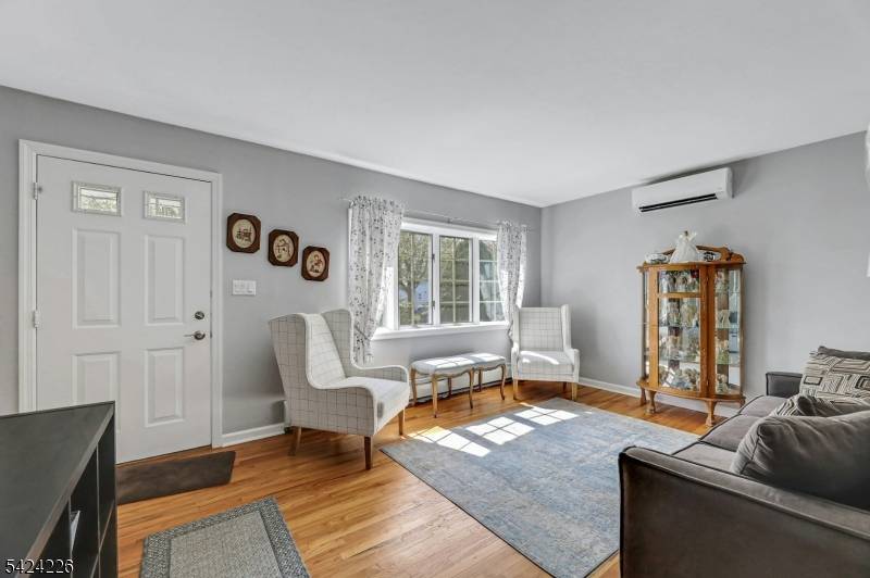 16 Maple Hill Rd, Clifton City, NJ 07013