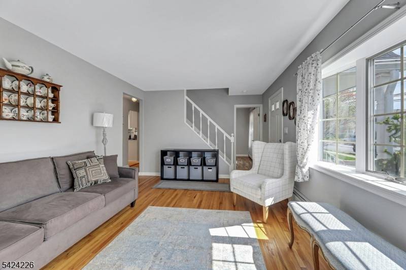 16 Maple Hill Rd, Clifton City, NJ 07013