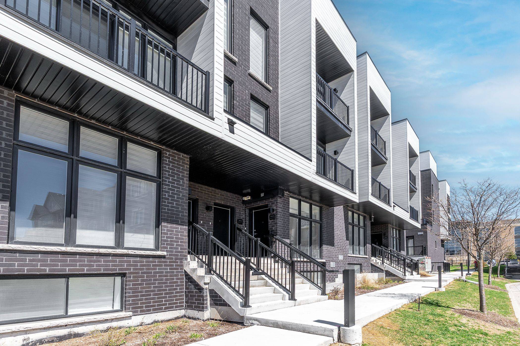 184 Angus DR #8, Ajax, ON L1S 0G5