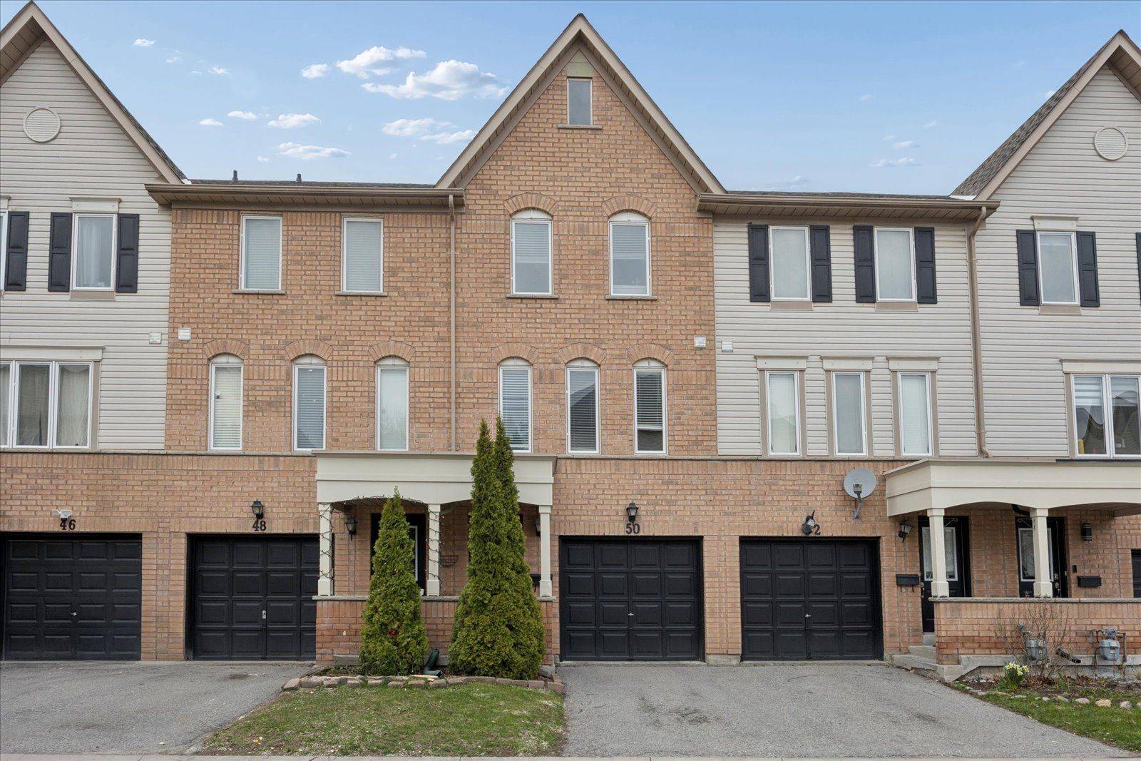 50 Spraggins LN, Ajax, ON L1T 4H2