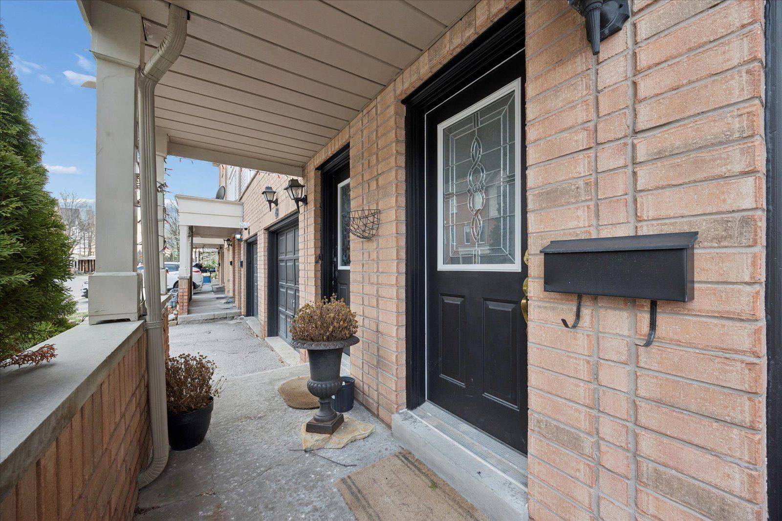 50 Spraggins LN, Ajax, ON L1T 4H2