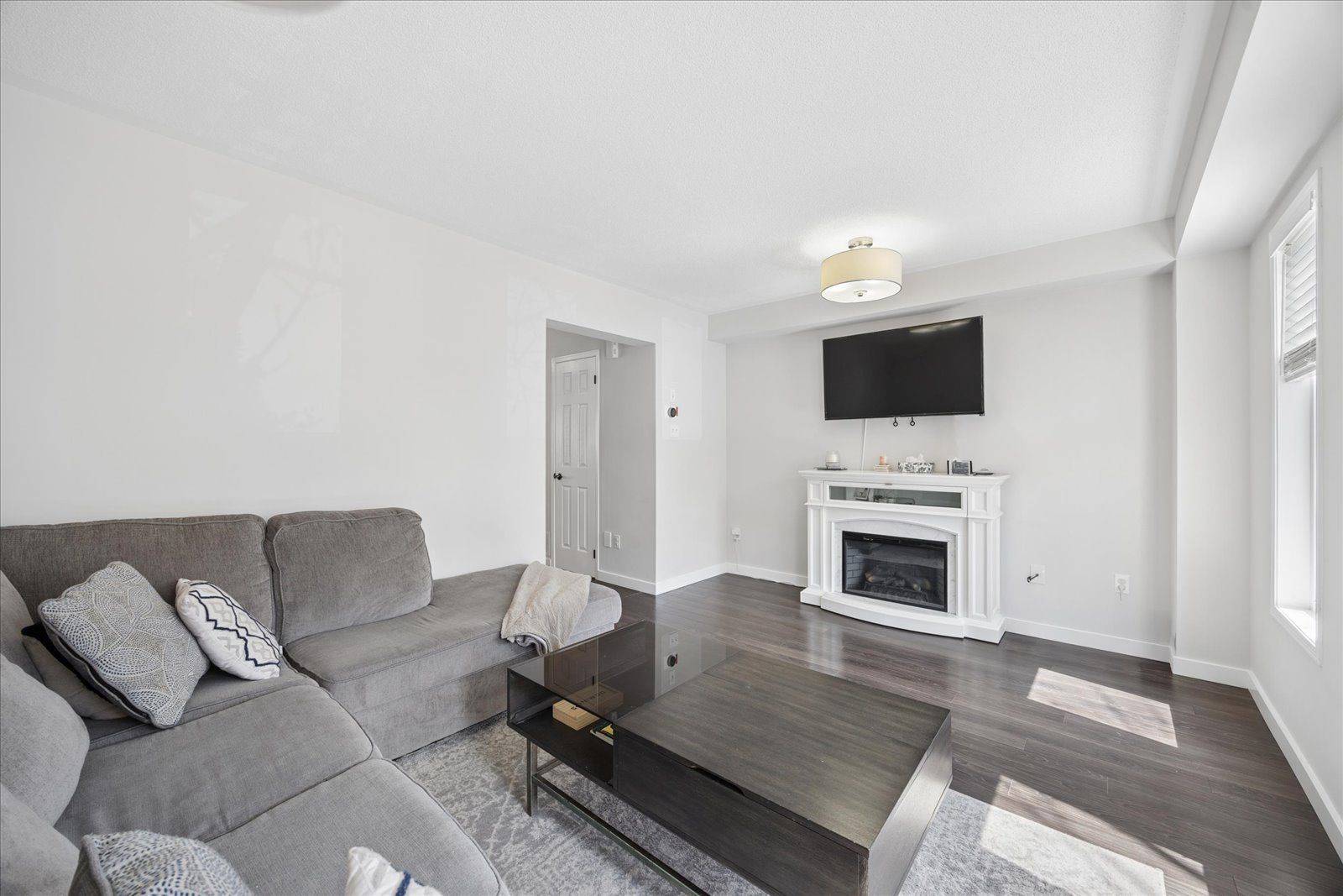 50 Spraggins LN, Ajax, ON L1T 4H2