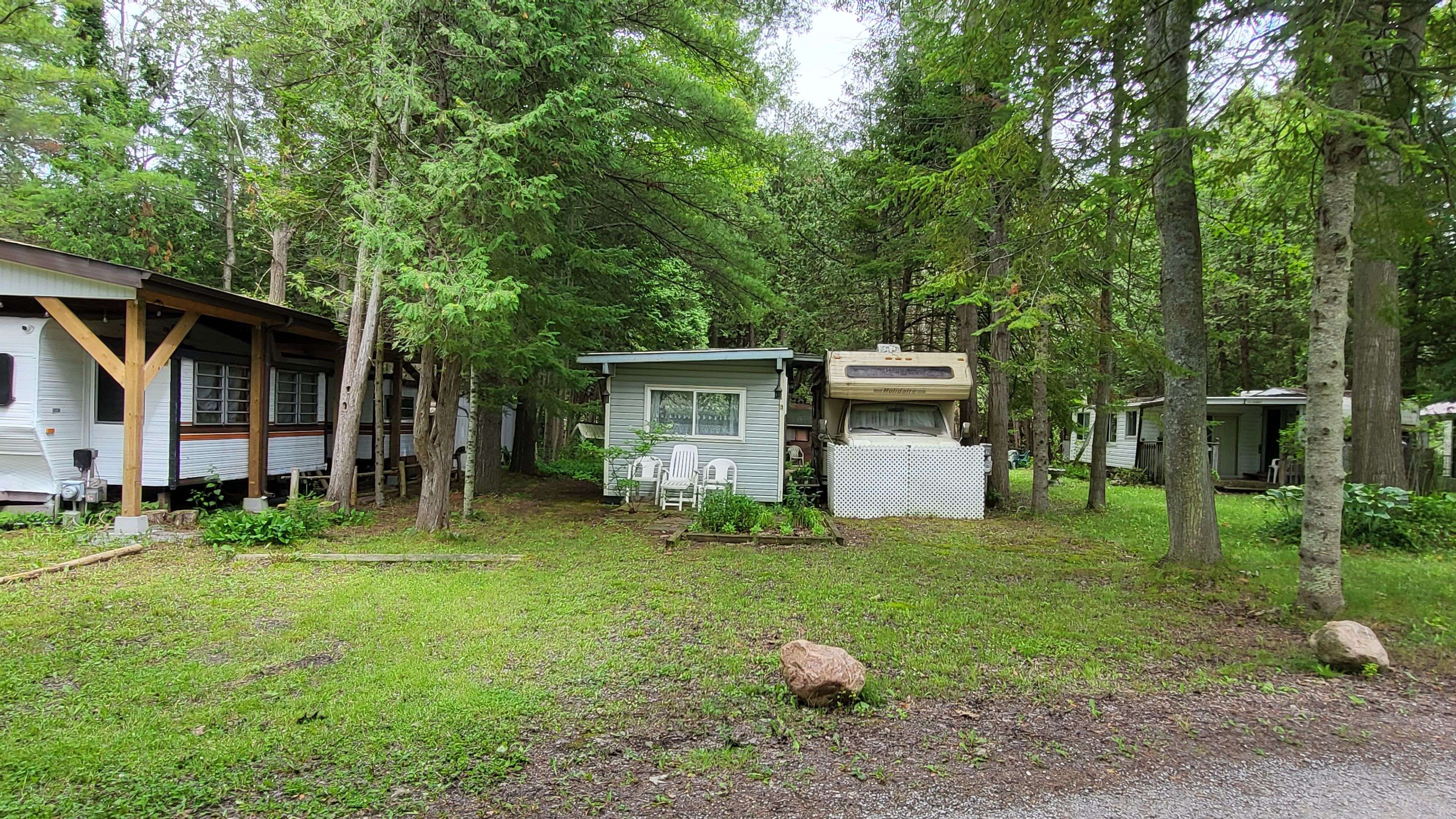 3 Chickadee DR, Georgina, ON L0E 1N0