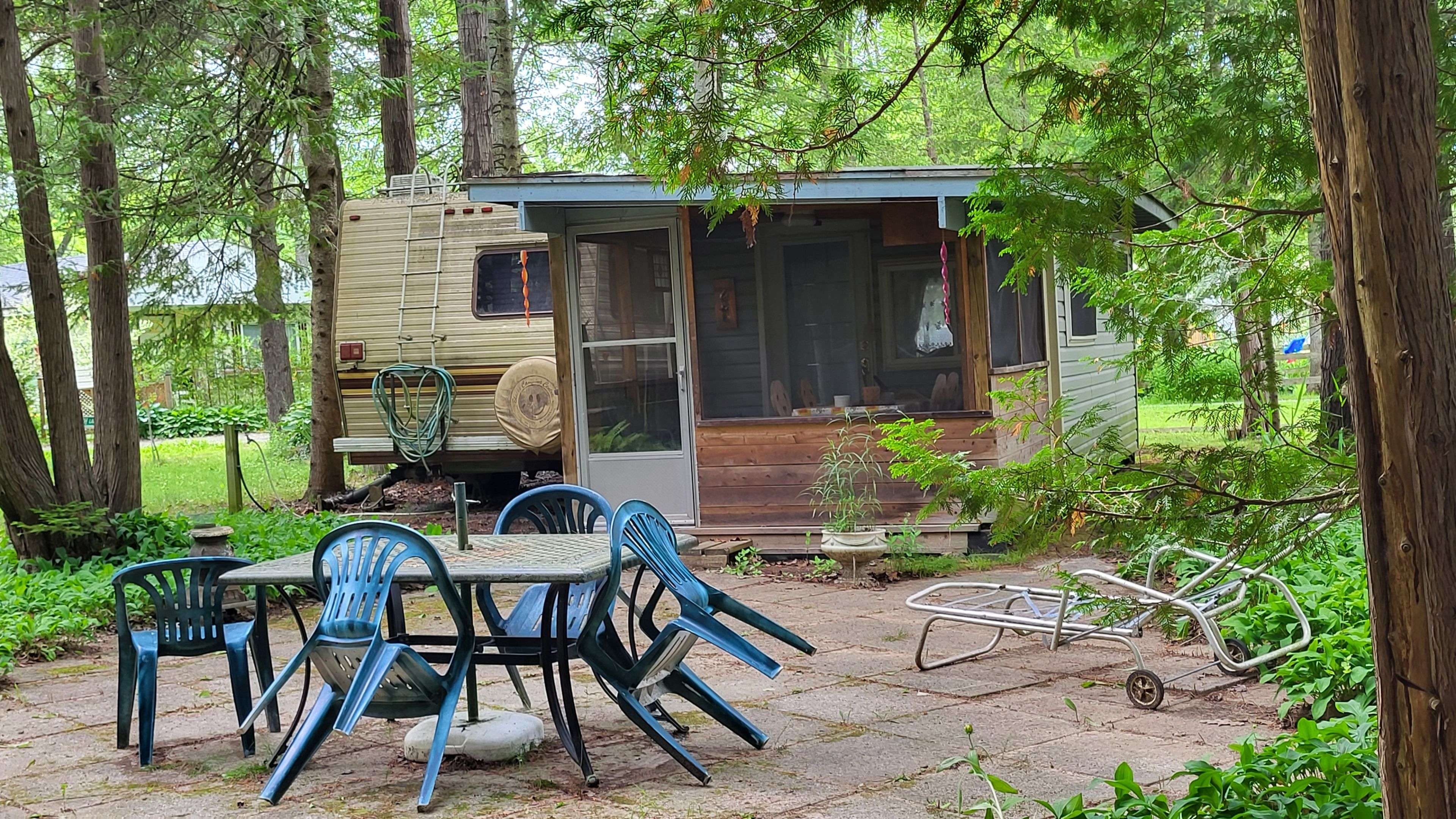 3 Chickadee DR, Georgina, ON L0E 1N0