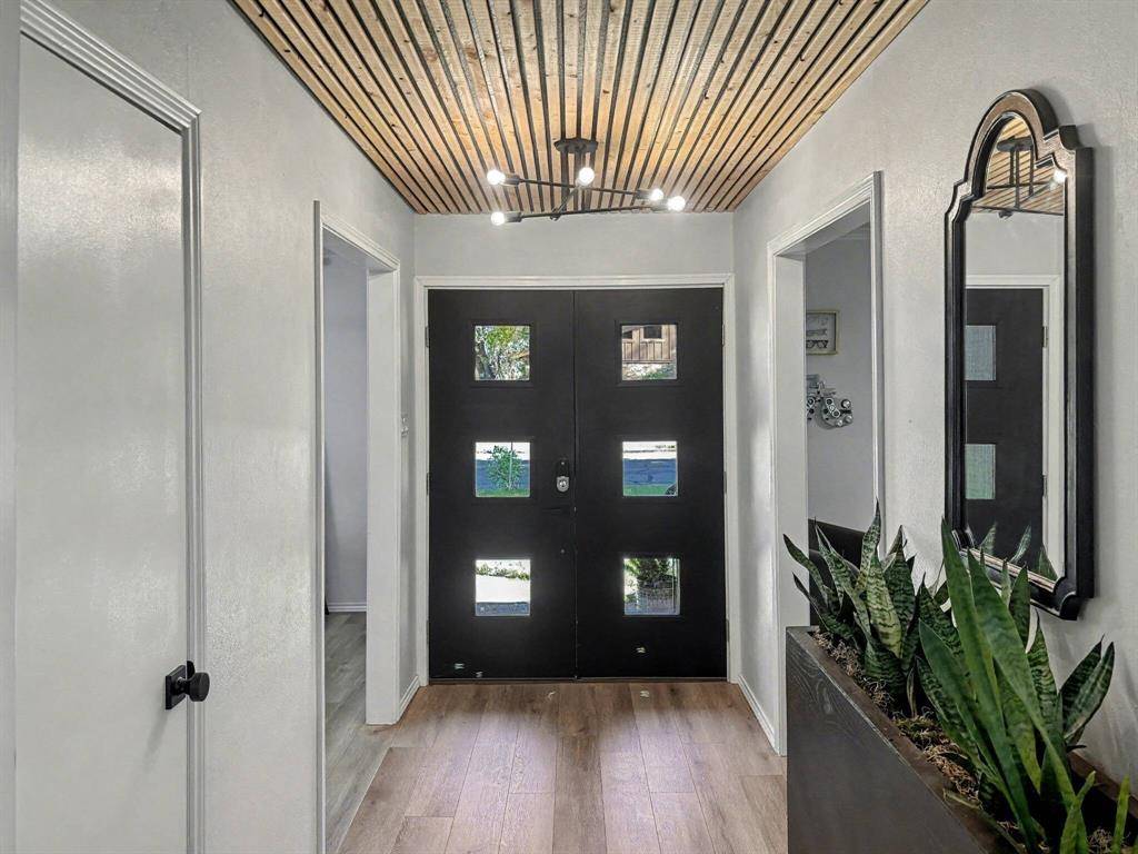 2200 Midhurst Drive, Arlington, TX 76013