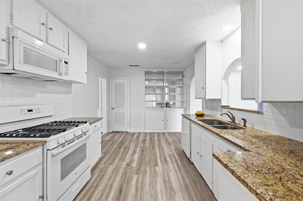 2813 La Monde Terrace, Sansom Park, TX 76114