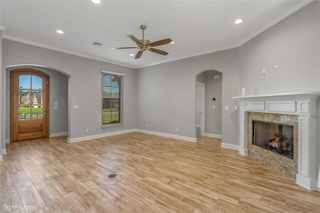 352 Wood Springs, Haughton, LA 71037