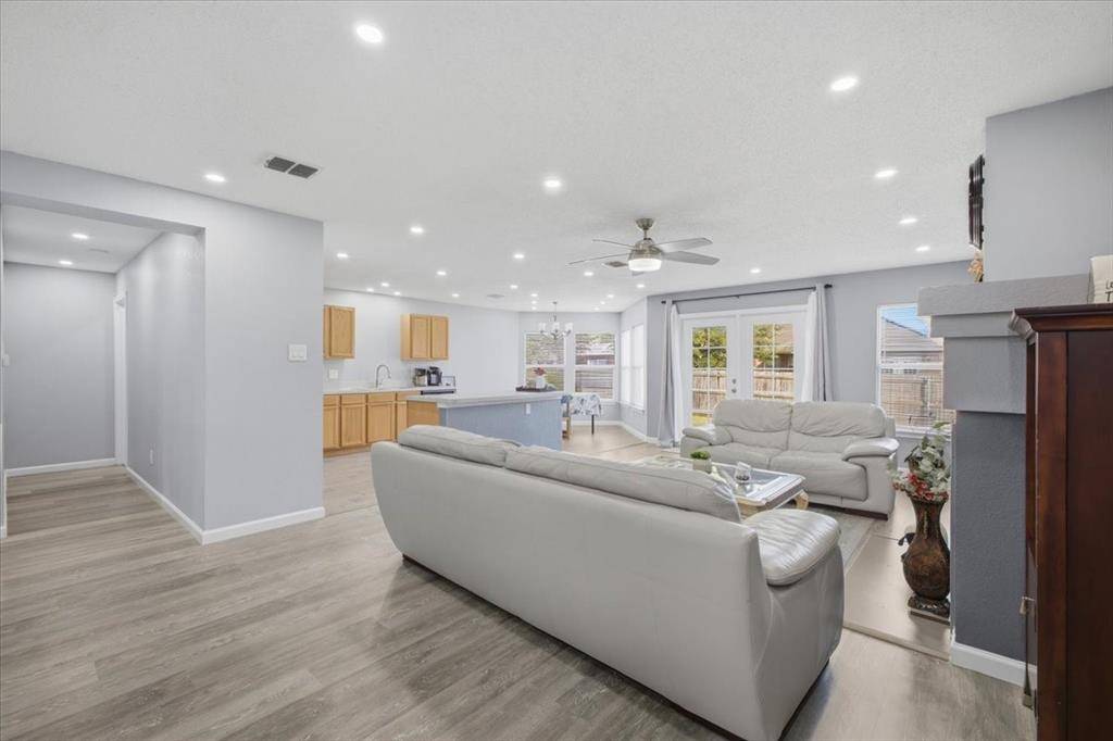 2208 Bantry Lane, Arlington, TX 76002