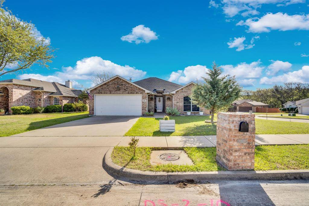 702 Green Acres Lane, Midlothian, TX 76065