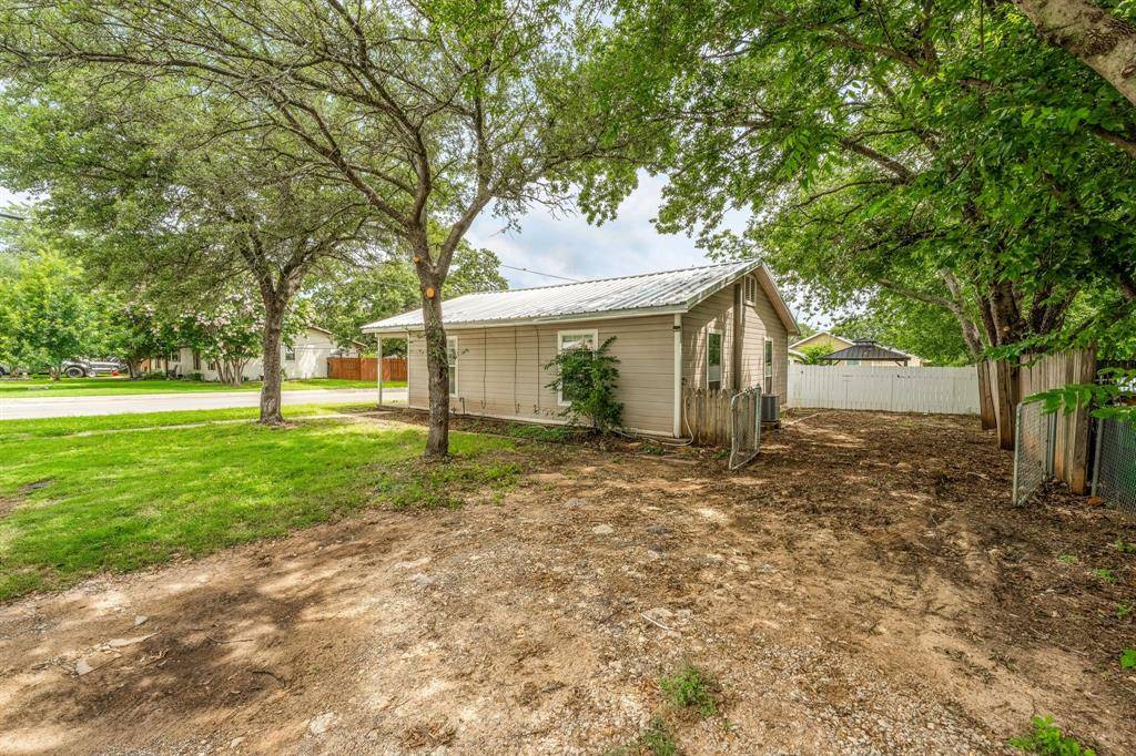 1391 N Paddock Street, Stephenville, TX 76401