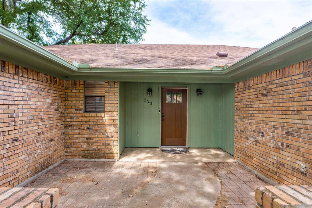 233 Billy Creek Drive, Hurst, TX 76053