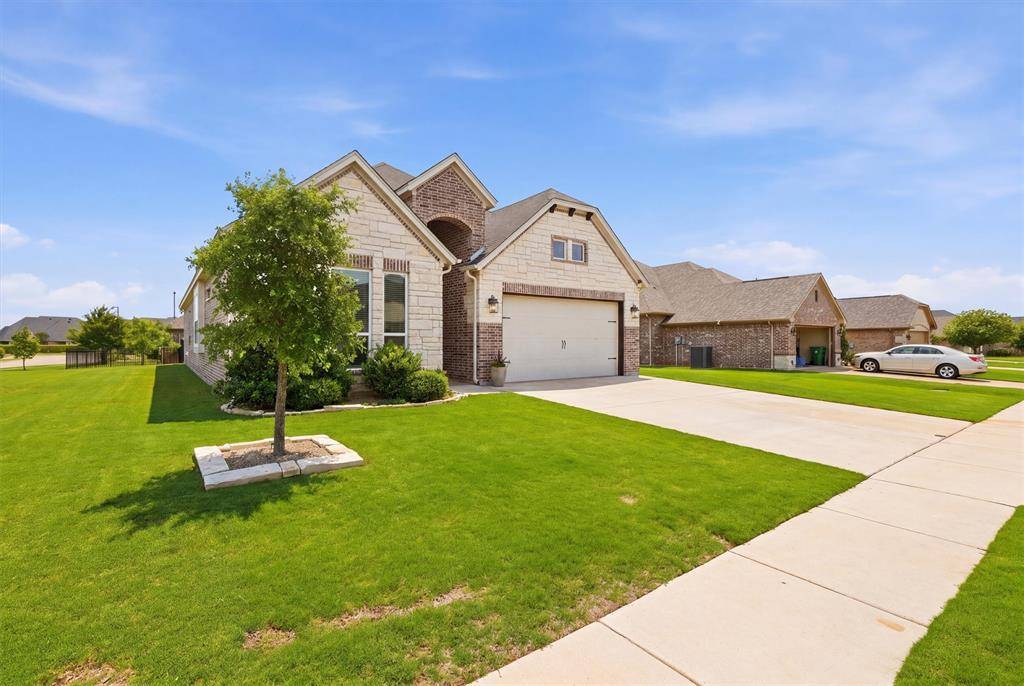 900 Pate Street, Granbury, TX 76048