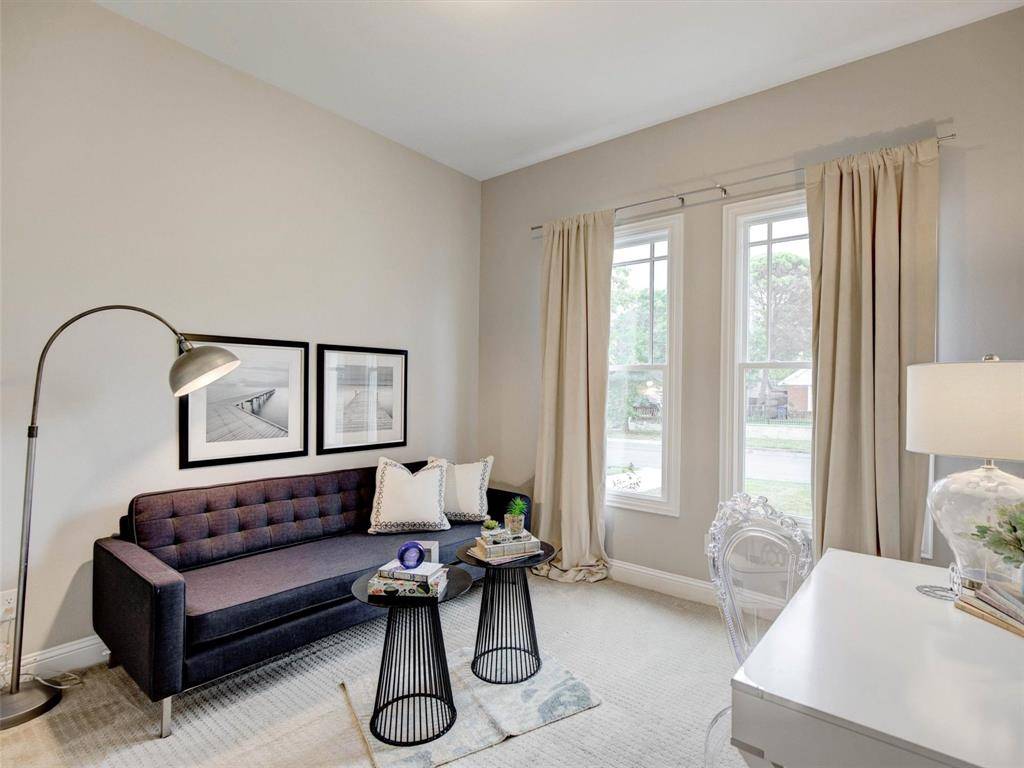 2700 Gladstone Drive, Dallas, TX 75211