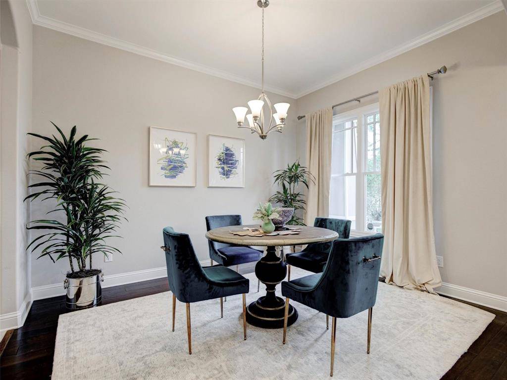 2700 Gladstone Drive, Dallas, TX 75211