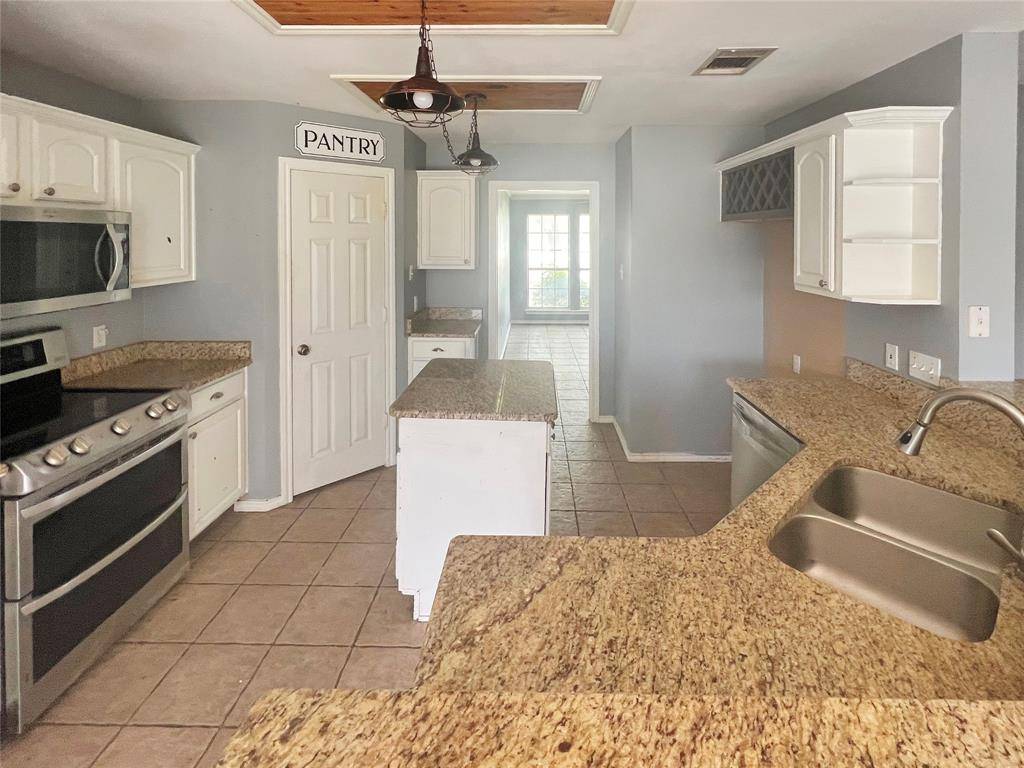 3661 Emo Street, Midlothian, TX 76065