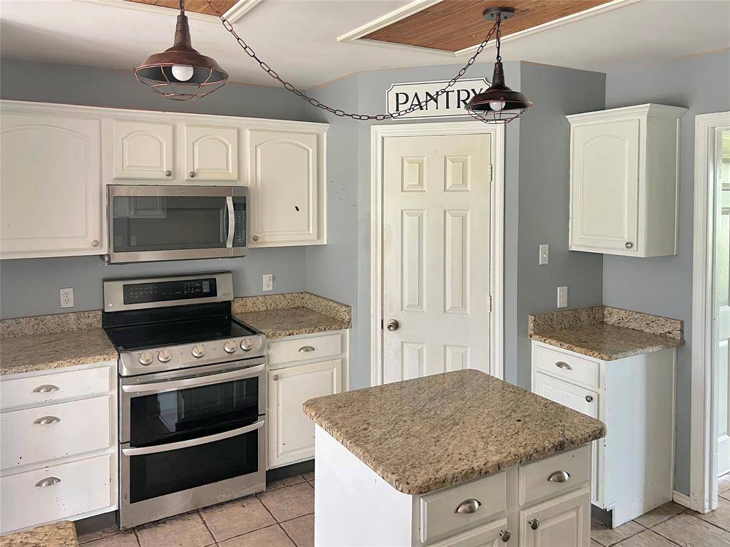 3661 Emo Street, Midlothian, TX 76065