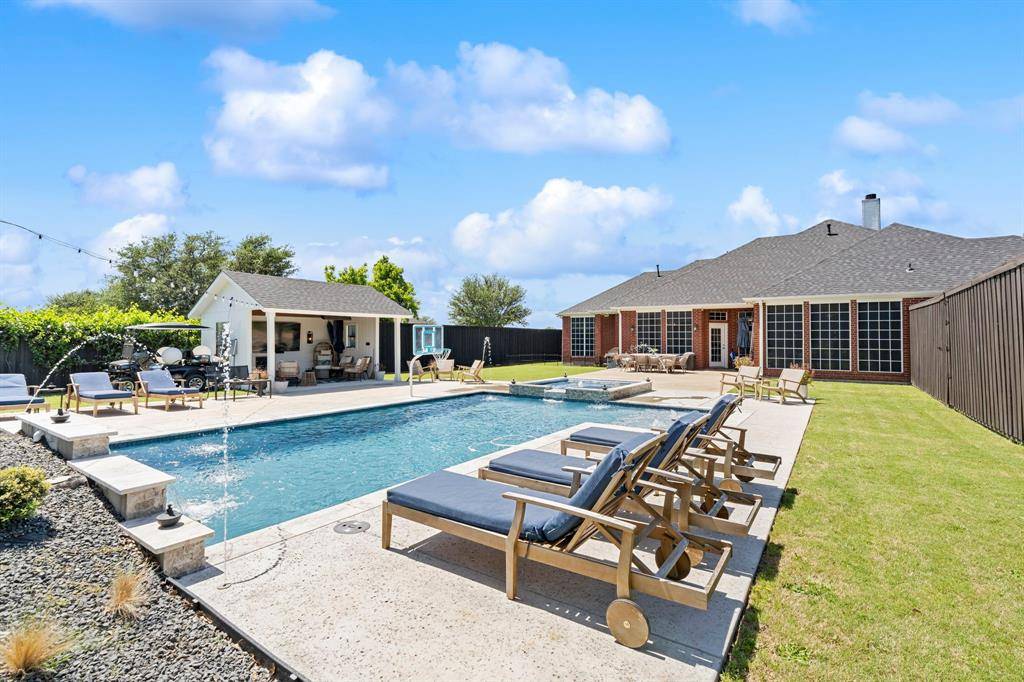 10913 Richard Circle, Forney, TX 75126