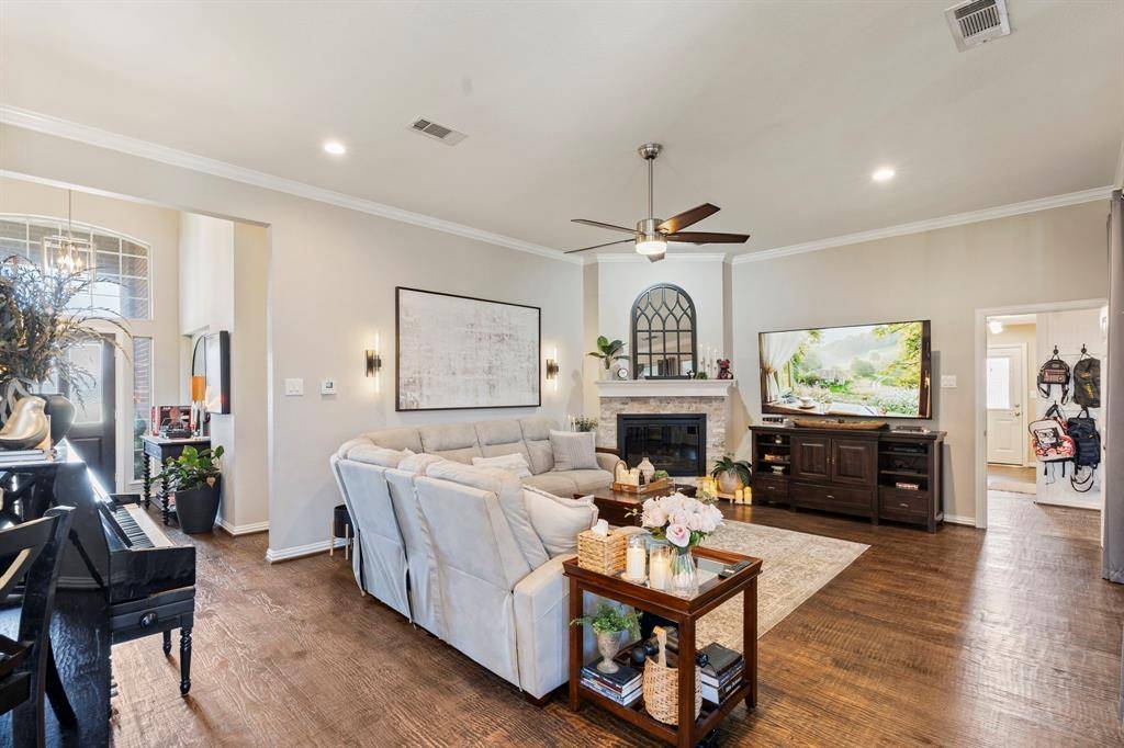 10913 Richard Circle, Forney, TX 75126