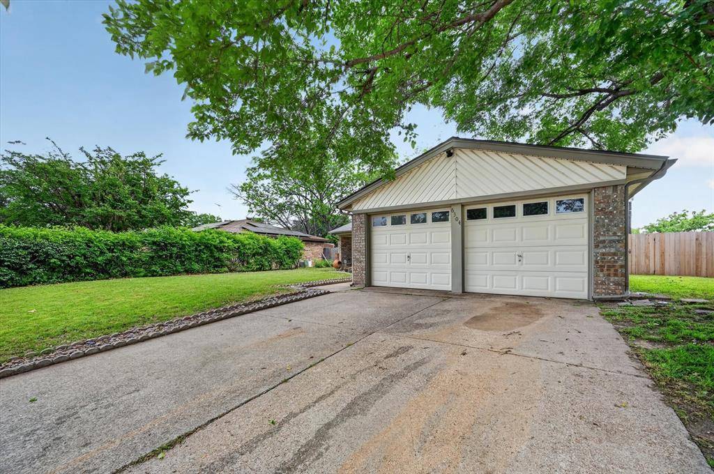 6304 Cascade Circle, Watauga, TX 76148