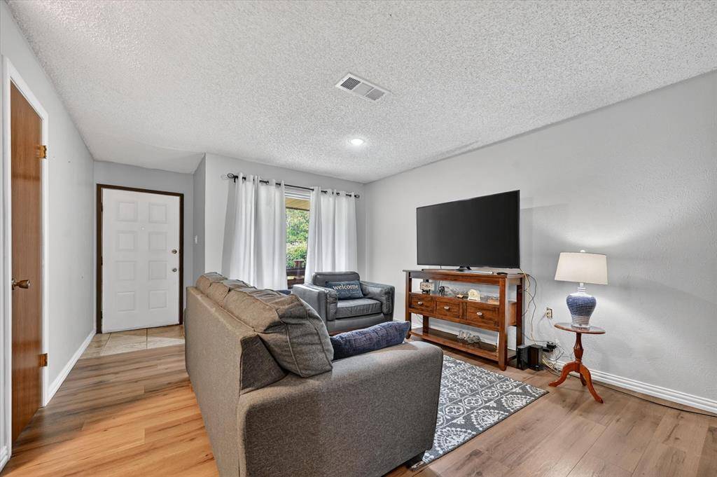 6304 Cascade Circle, Watauga, TX 76148