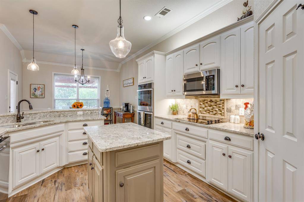 359 Saddle Club Road, Weatherford, TX 76088