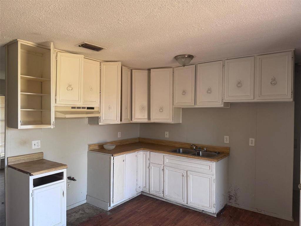 2112 Sunset Drive, Brookston, TX 75421