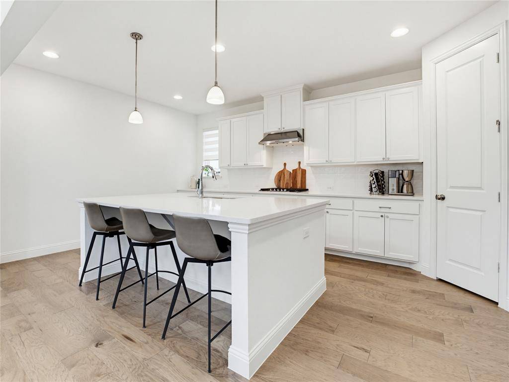 853 Lady Tessala Avenue, Lewisville, TX 75056