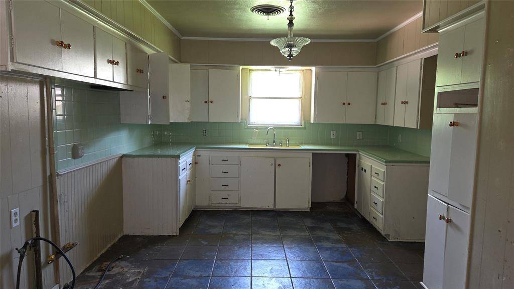 1407 Bonham Street, Commerce, TX 75428