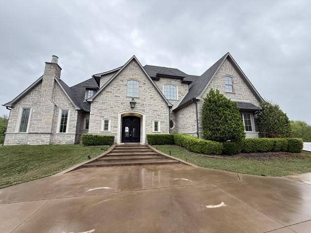 230 Oak Tree Drive, Waxahachie, TX 75165