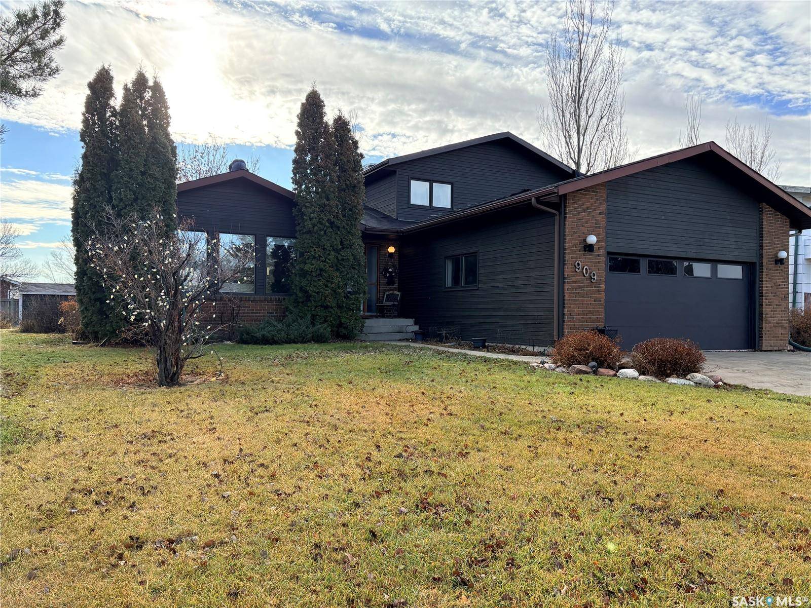 909 Larson CRESCENT, Eston, SK S0L 1A0