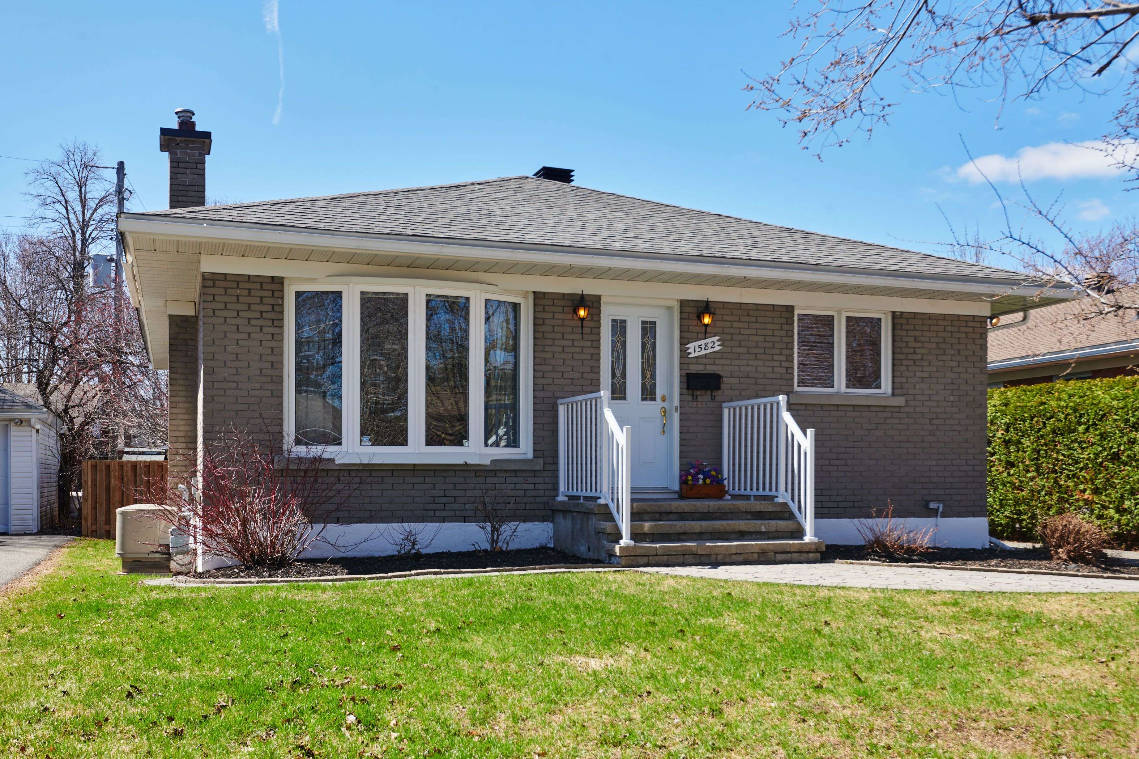 1582 Digby ST, Alta Vista And Area, ON K1G 0P6