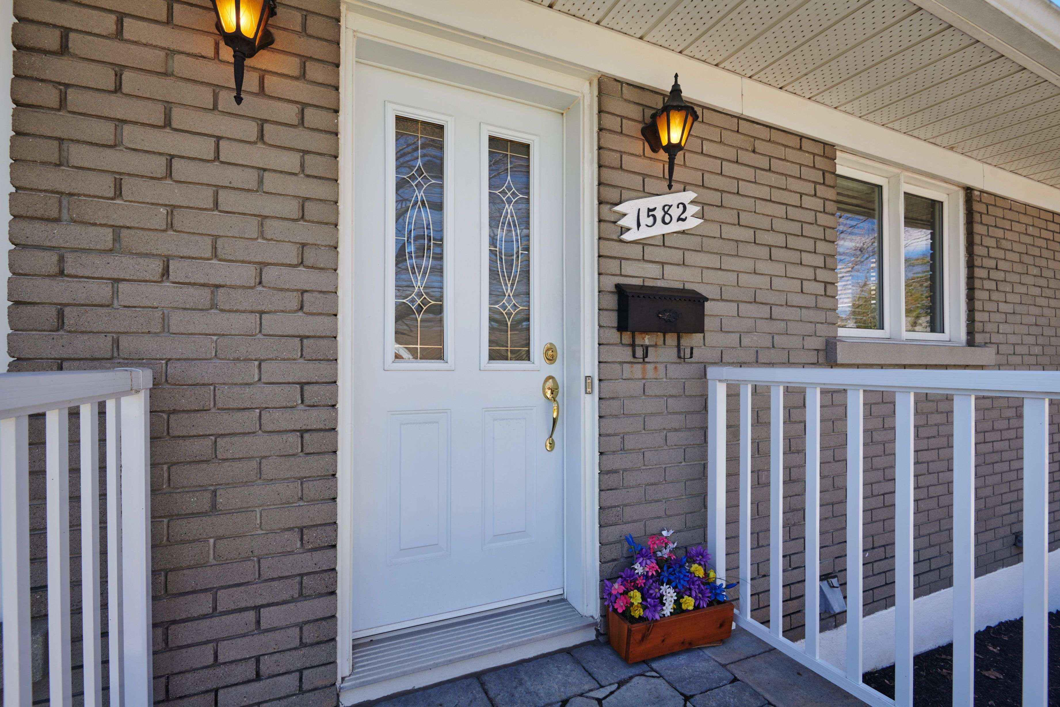 1582 Digby ST, Alta Vista And Area, ON K1G 0P6