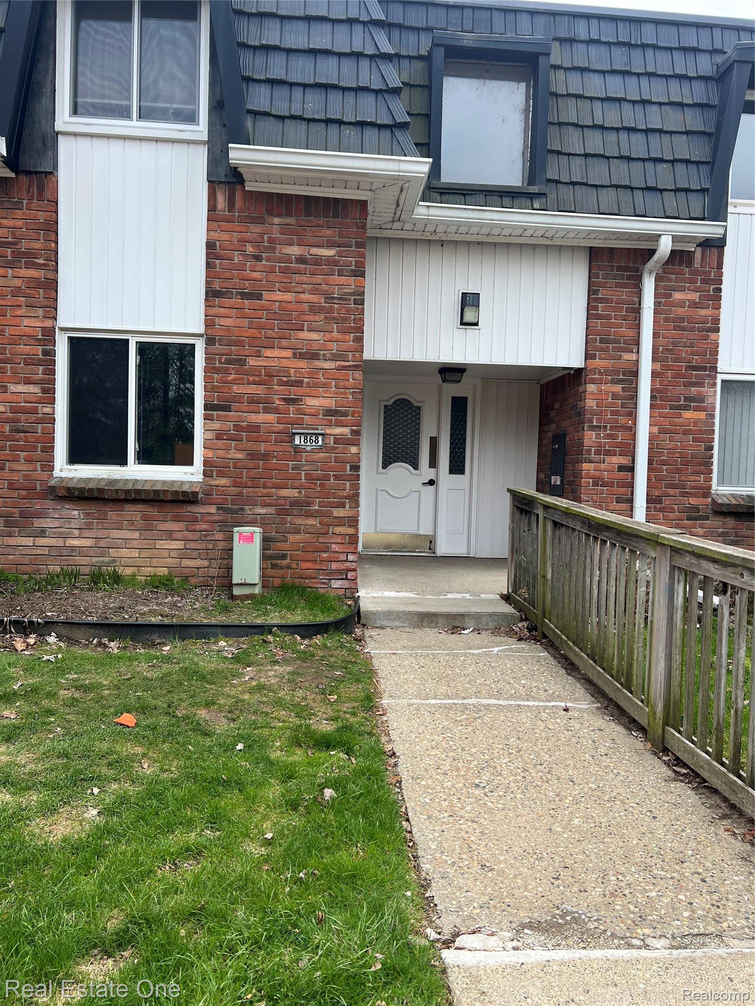 1868 Colonial Village WAY #4, Waterford Charter Township, MI 48328