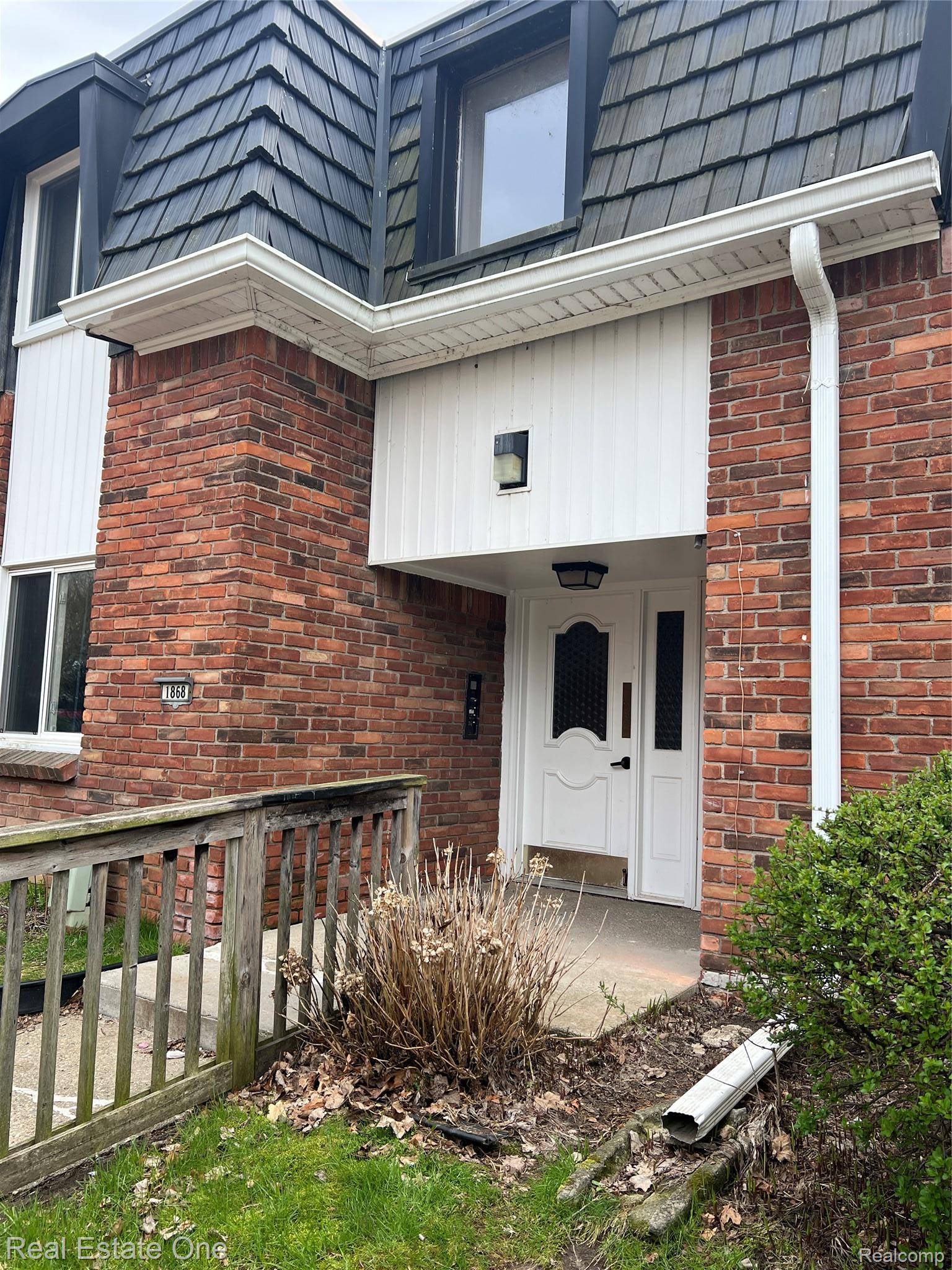 1868 Colonial Village WAY #4, Waterford Charter Township, MI 48328