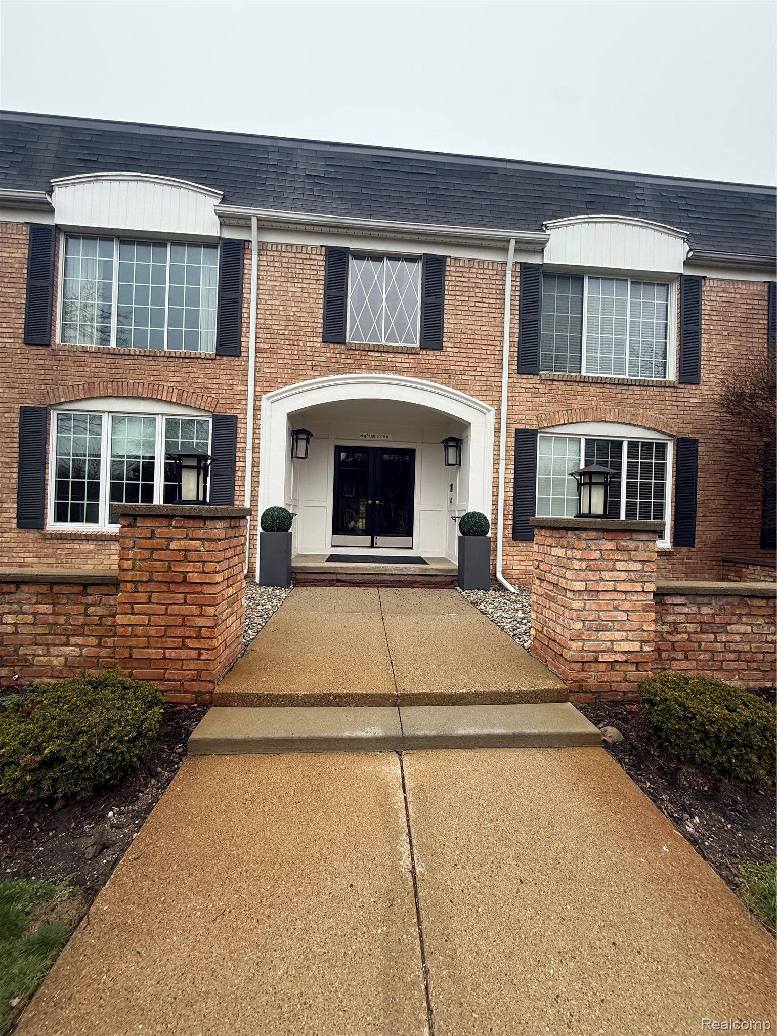 150 E Long Lake RD, Bloomfield Charter Township, MI 48304