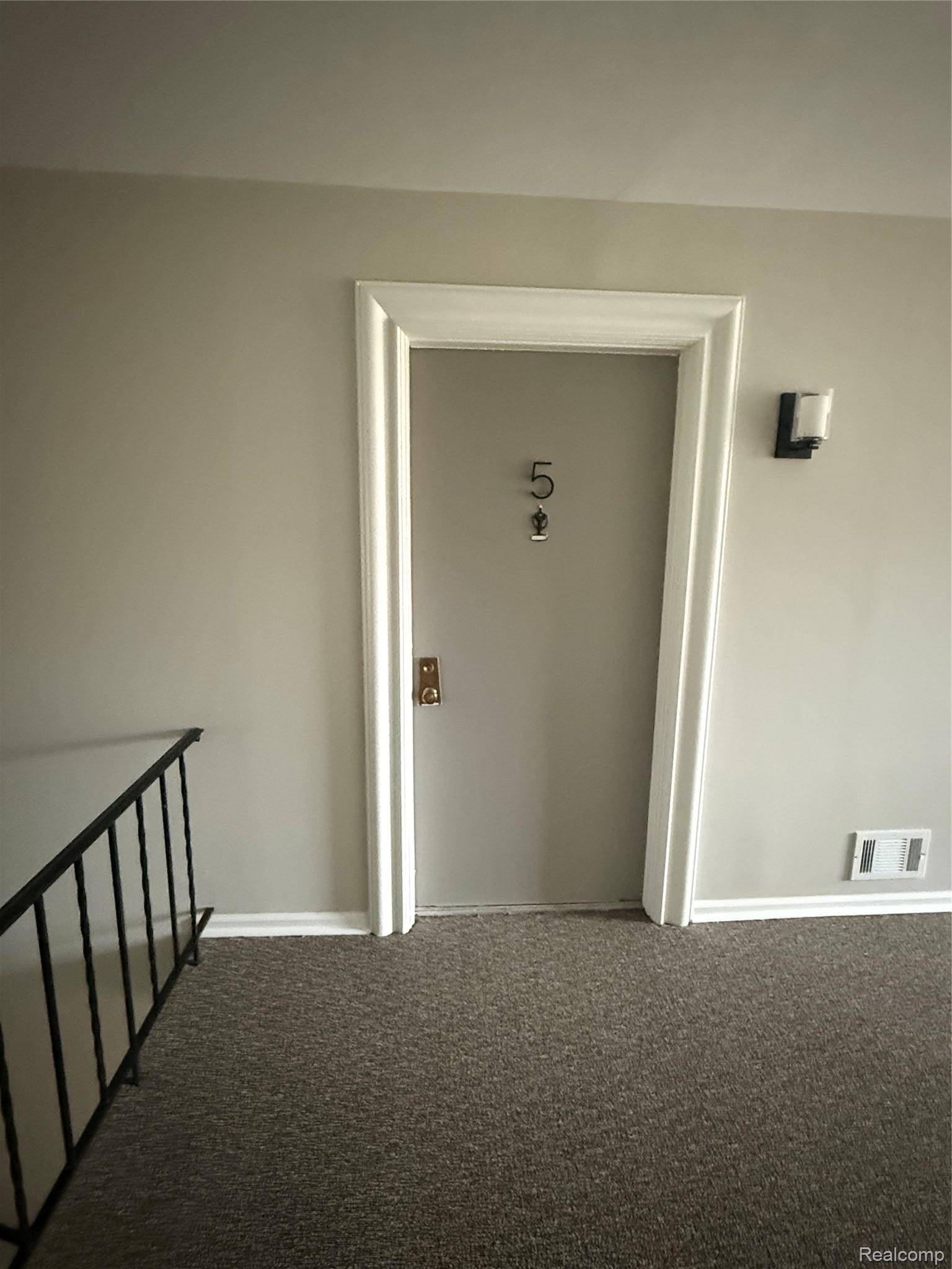 150 E Long Lake RD, Bloomfield Charter Township, MI 48304