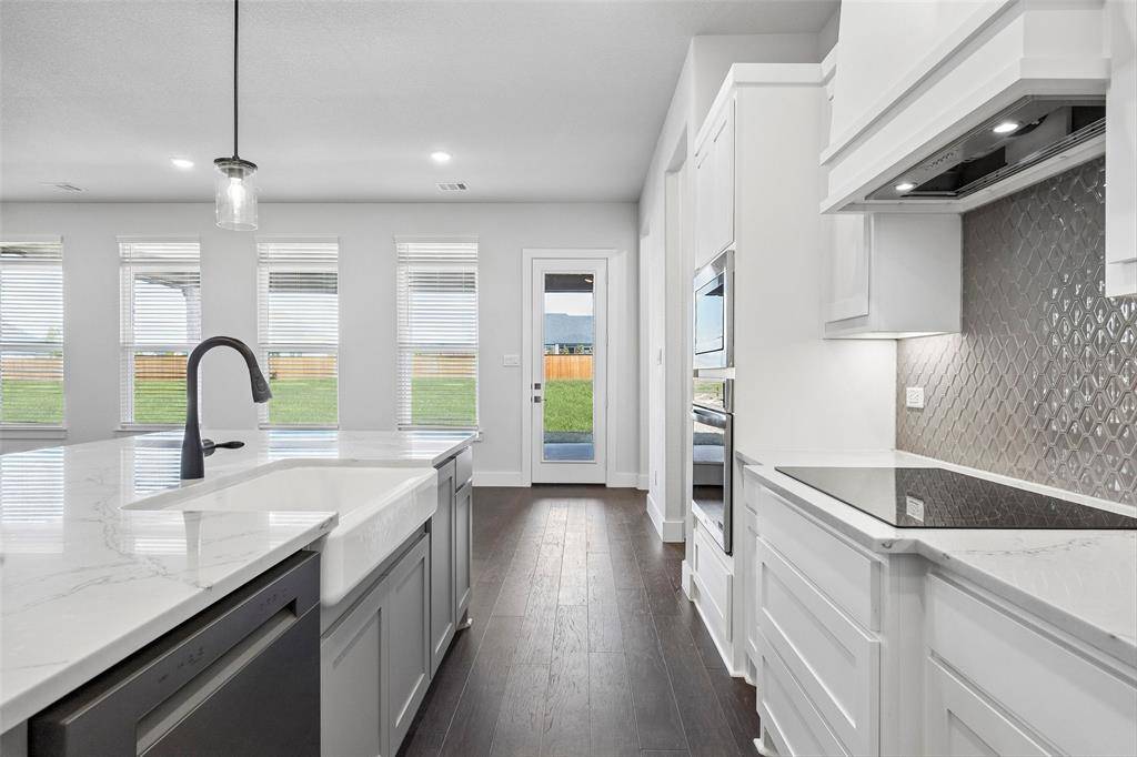 4021 Lagos Drive, Midlothian, TX 76065