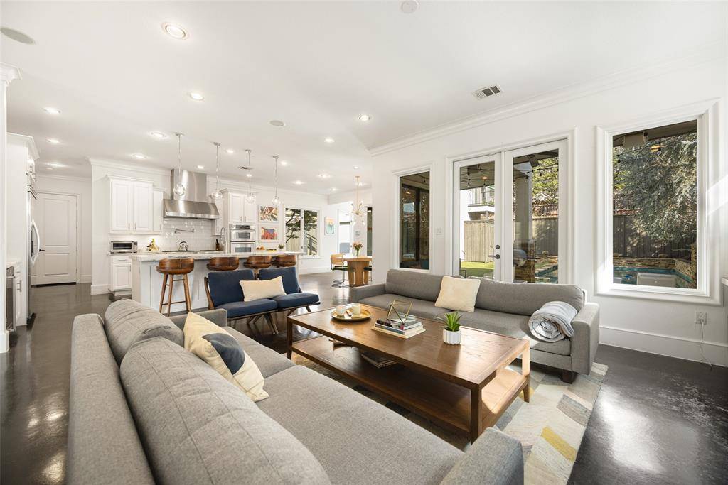 6713 Lake Circle Drive, Dallas, TX 75214