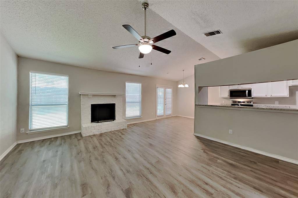 1805 Crimson Court, Arlington, TX 76018