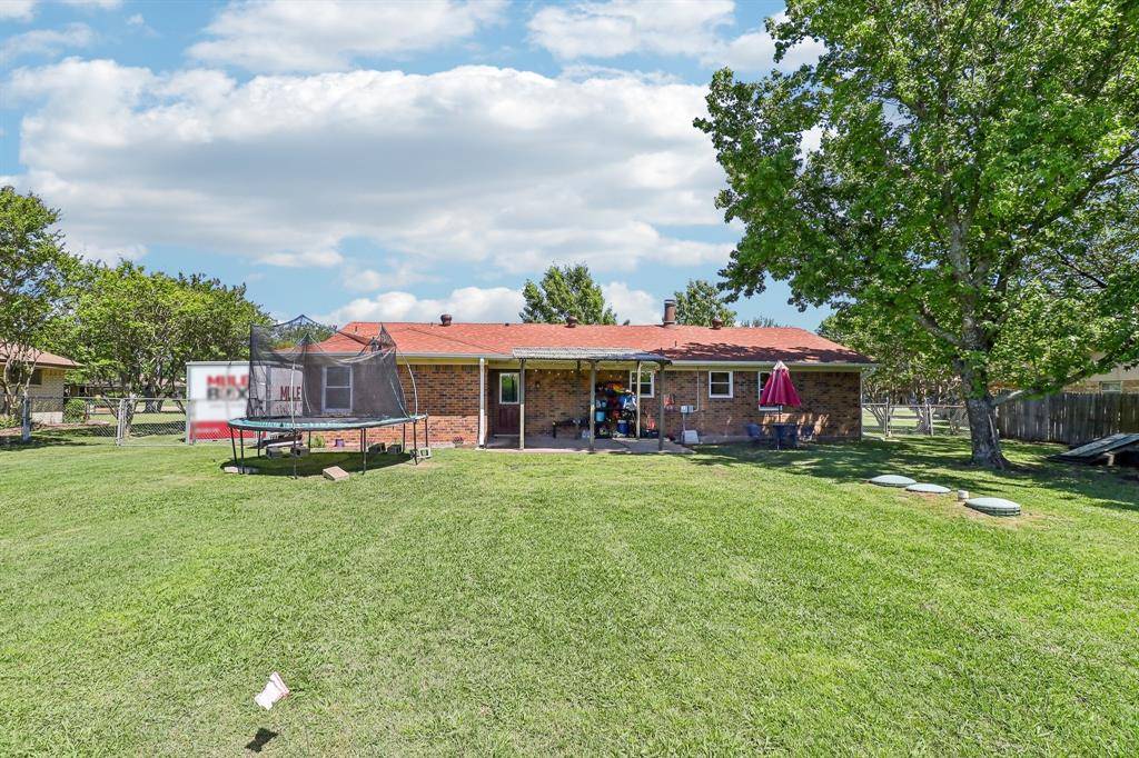 131 Carol Lane, Pecan Hill, TX 75154