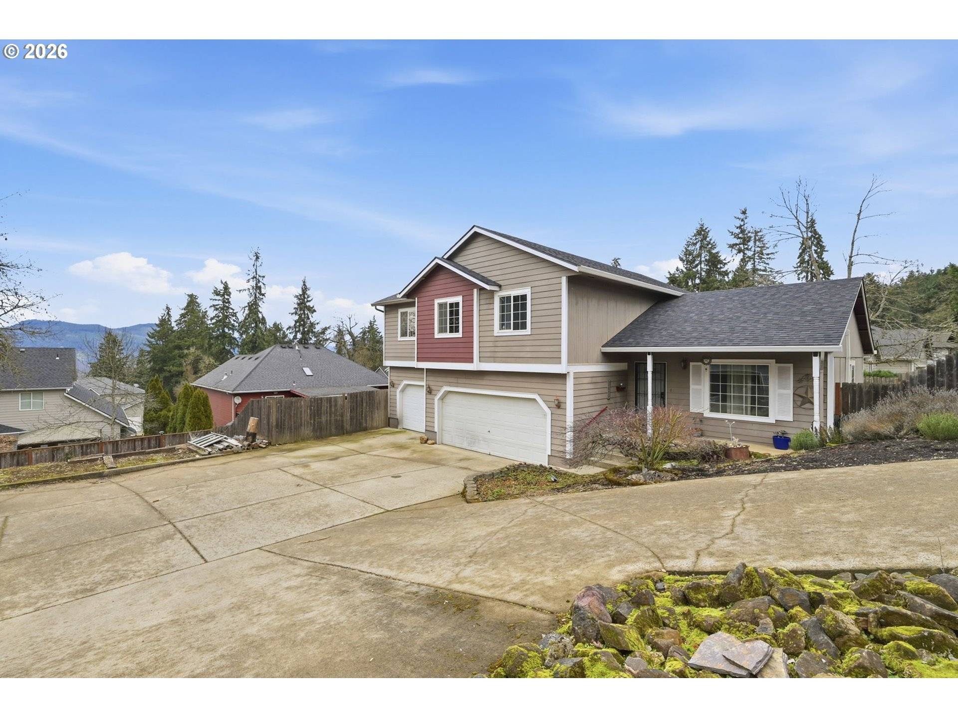 6842 JESSICA DR, Springfield, OR 97478