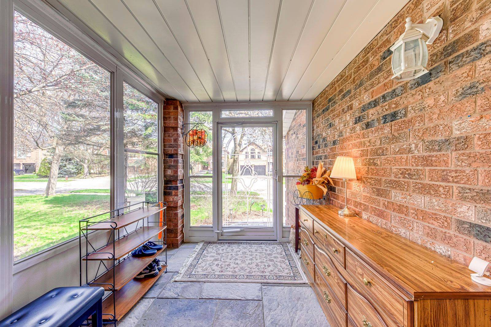 1386 Silversmith DR, Oakville, ON L6M 2X4