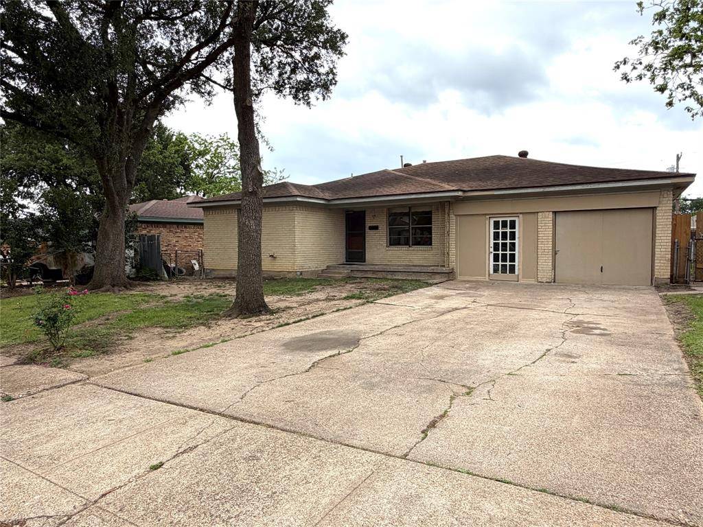 8706 Reva Street, Dallas, TX 75227