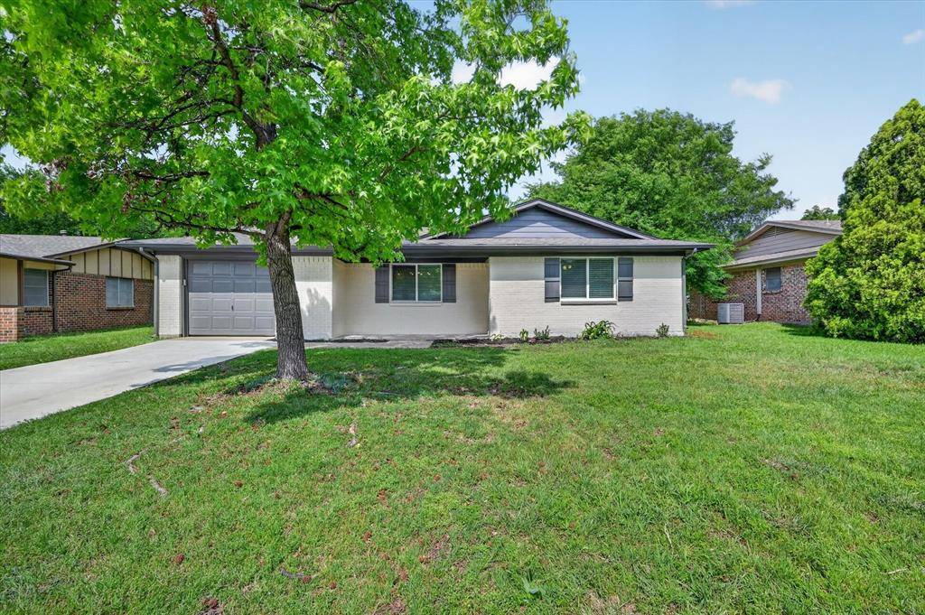556 Hillery Street, Burleson, TX 76028