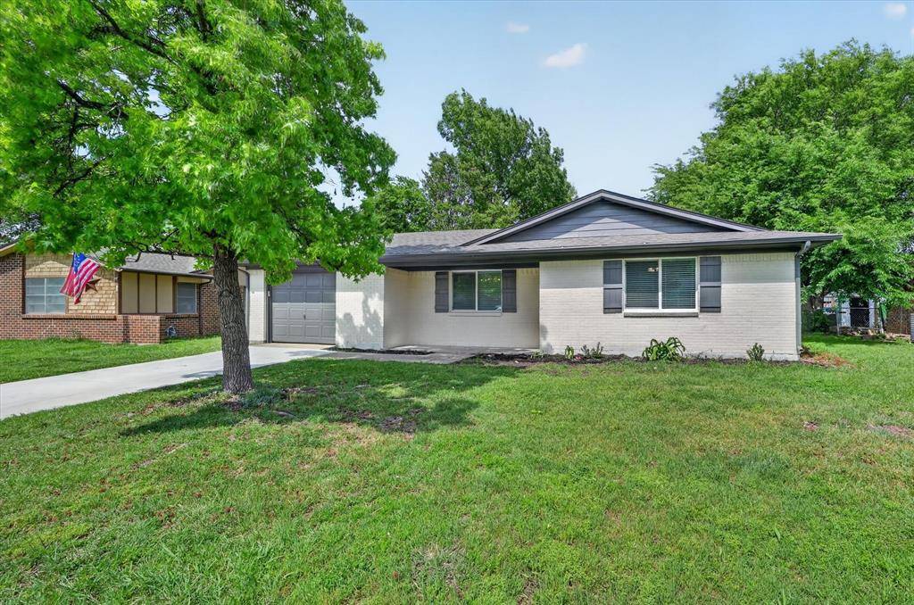 556 Hillery Street, Burleson, TX 76028