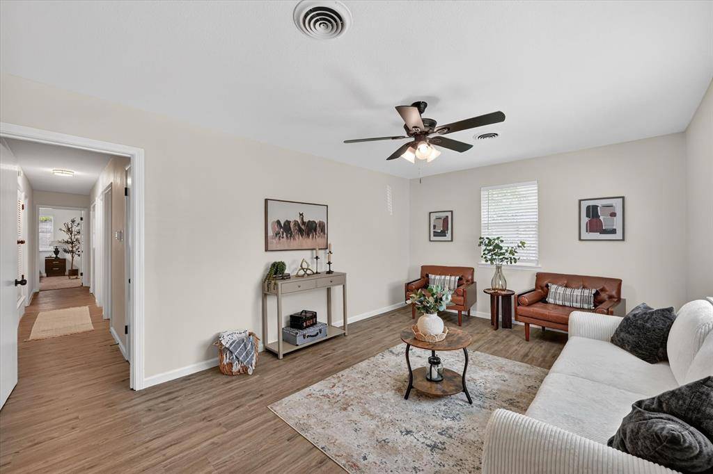 556 Hillery Street, Burleson, TX 76028