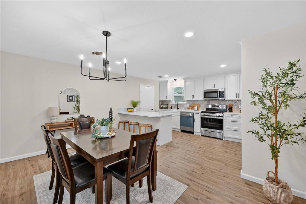 556 Hillery Street, Burleson, TX 76028