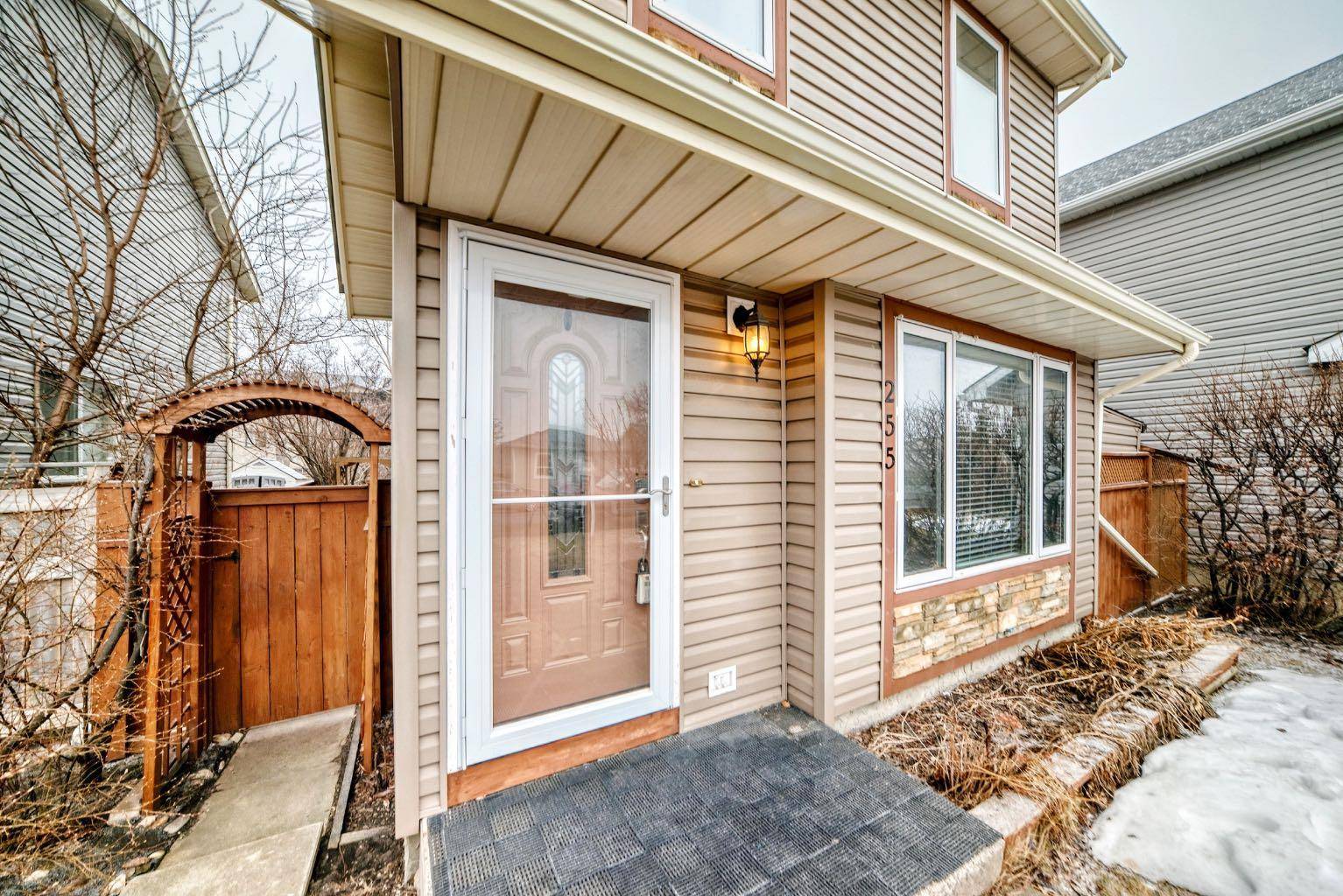 255 Falshire WAY NE, Calgary, AB T3J 2B3