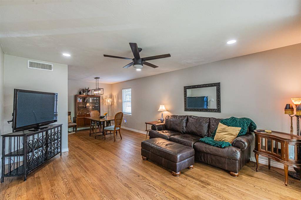 3520 Loganwood Drive, Dallas, TX 75227