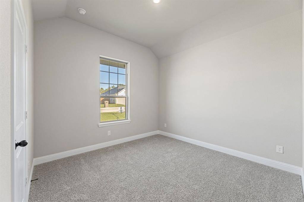 2106 Briarwood Drive, Bridgeport, TX 76426